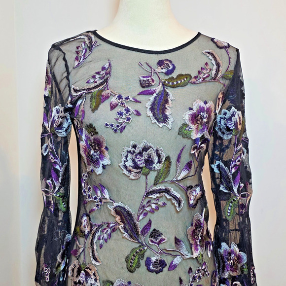 Women's Embroidered Sheer Mesh Top S Black Floral Bell Sleeve Boho Flowy - Picture 3 of 6